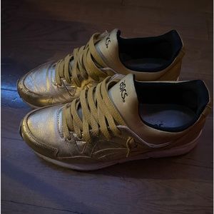 Gold ASICS Gel Lyte V size 9.5